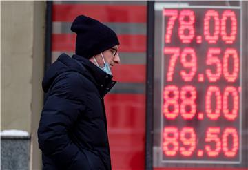 RUSSIA UKRAINE CRISIS ECONOMY RUBLE