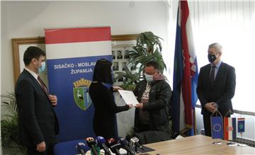 Vučković presents new contracts  in Sisak under Rural Development Programme