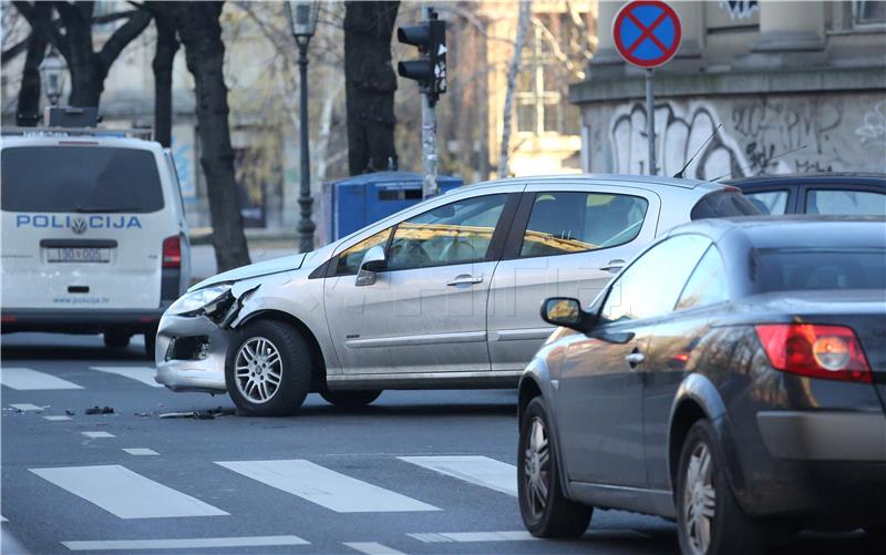 Prijetnjama djelatniku osiguravajuće društva iznudili novac za lažne štete