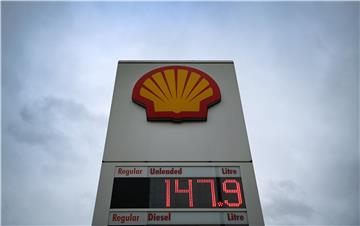 BRITAIN ENERGY PETROLIUM SHELL PROFITS