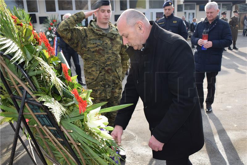 Tomo Medved na obilježavanju 30. godišnjice ukopa branitelja poginulih u Kusonjama