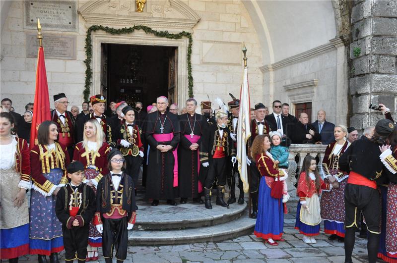 Molitvom i kolom Bokeljske mornarice 1213. put odana počast sv. Tripunu