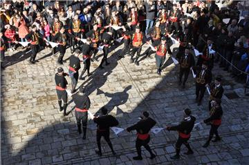 Molitvom i kolom Bokeljske mornarice 1213. put odana počast sv. Tripunu