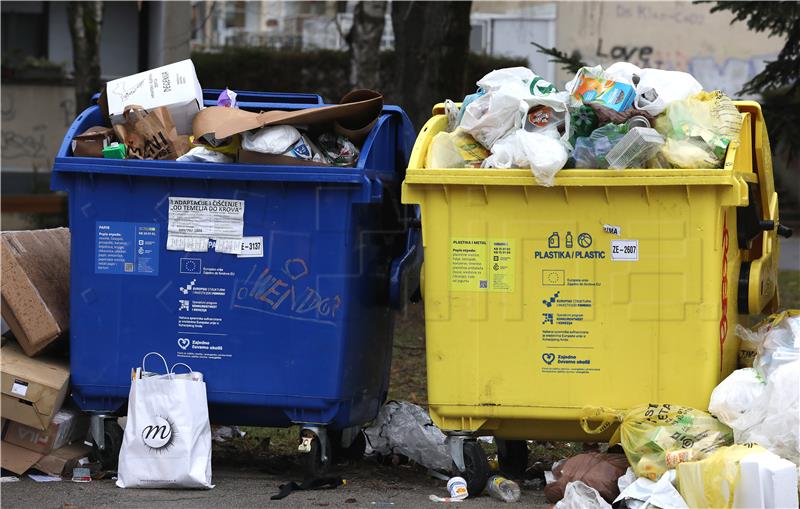 Pretrpani kontejneri u naselju Gajevo