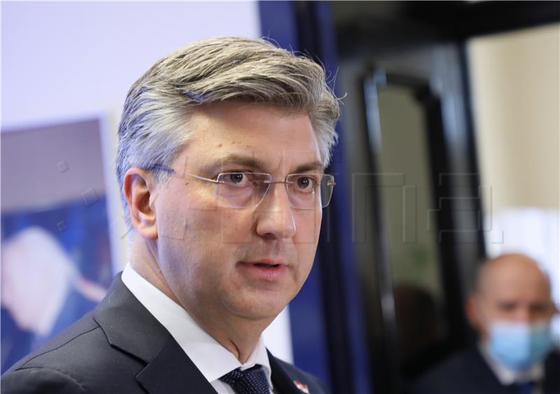 Plenković: Osnovni benzin se zamrzava na 11,37, dizel na 11,29 kuna