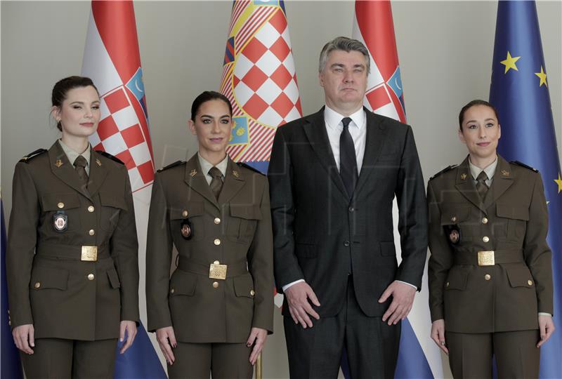 Predsjednik Milanović uručio časničke činove