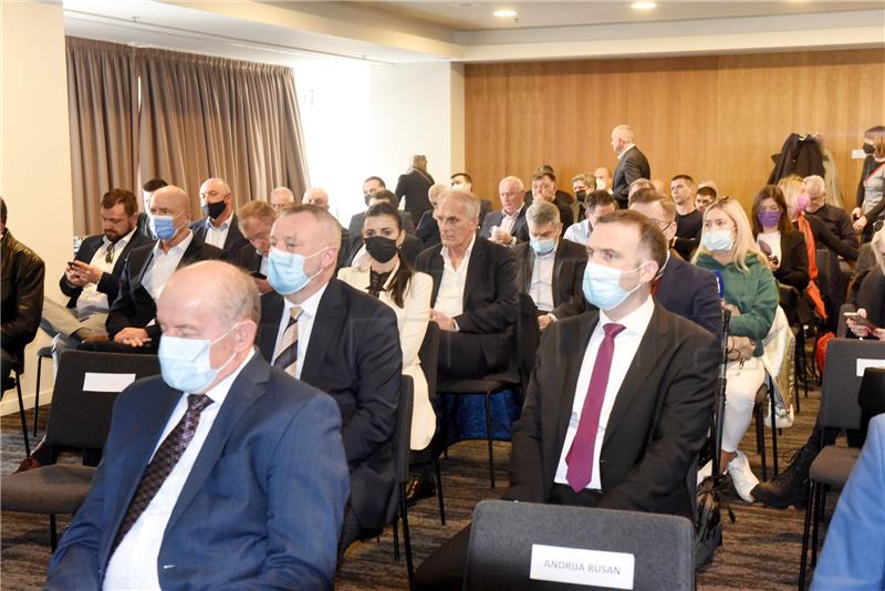 Opatija: Konferencija HUP Udruge drvne i papirne industrije