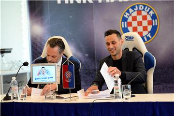 Hajduk predstavio Nikolu Kalinića