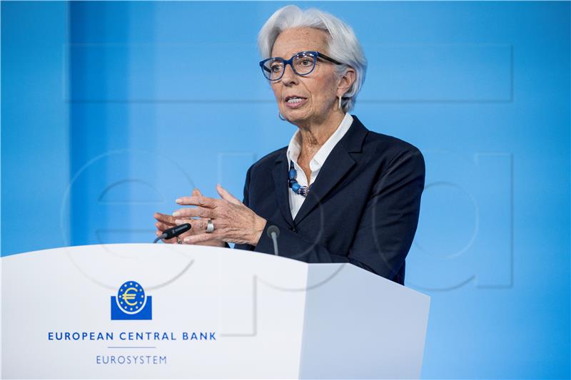 Slabija kupovna moć građana mogla bi zauzdati inflaciju u eurozoni - Lagarde