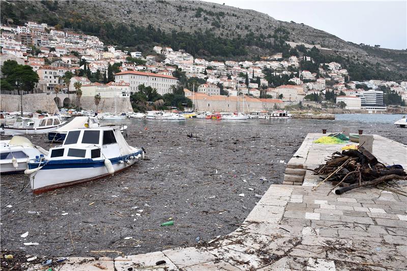 Croatian MEP writes to EC about Adriatic pollution by waste from Albania 