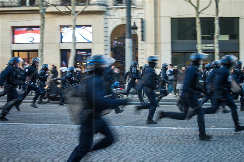 Pariz i u nedjelju pod policijskim nadzorom