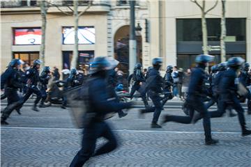 Pariz i u nedjelju pod policijskim nadzorom