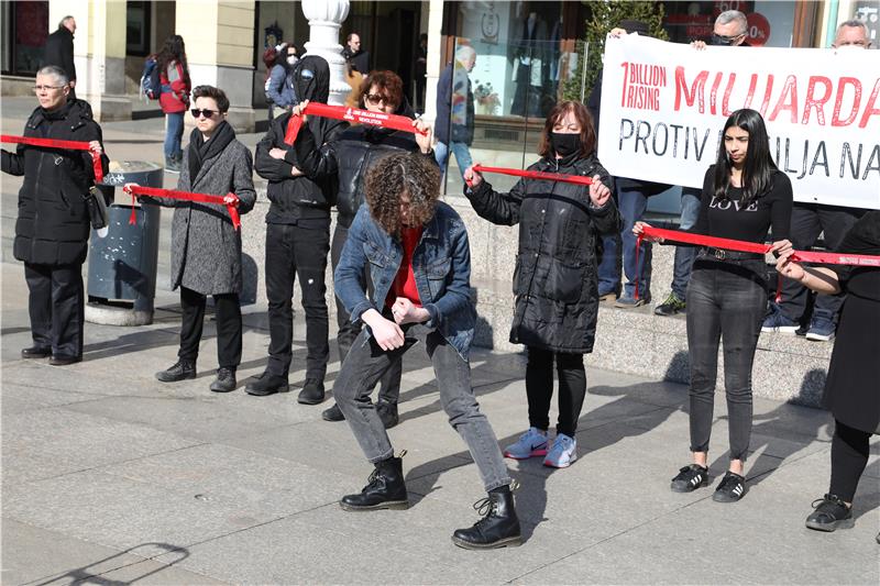 Performans "Milijarda ustaje protiv nasilja nad ženama"