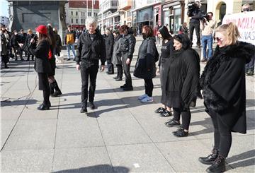 Performans "Milijarda ustaje protiv nasilja nad ženama"