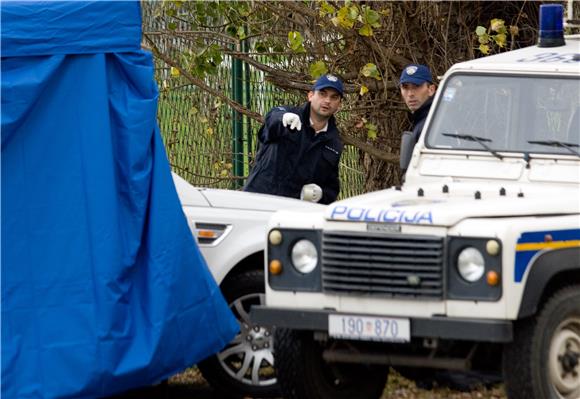 One dead after car drives off road during police pursuit for migrants