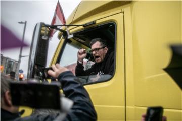 CANADA TRUCK DRIVERS PROTEST