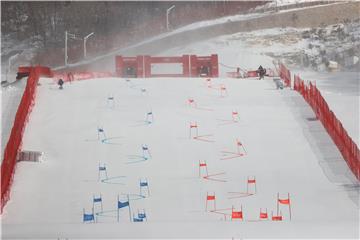 ZOI: Odgođena ekipna utrka alpinaca, kraljevska utrka skijaša trkača skraćena na 30km