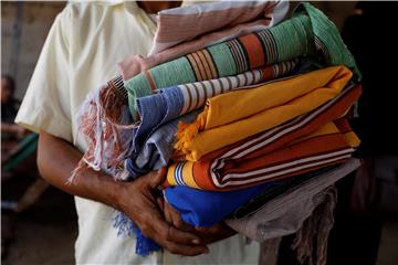 YEMEN PHOTO SET TRADITIONAL MAAWAZ WEAVING