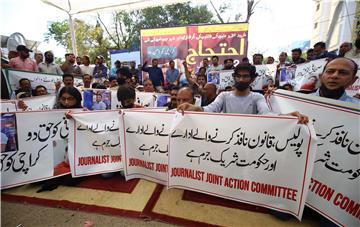 PAKISTAN JOURNALISTS PROTEST