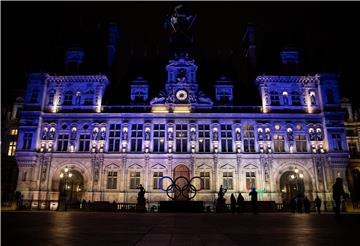 FRANCE PARIS TOWN HALL UKRAINE COLORS