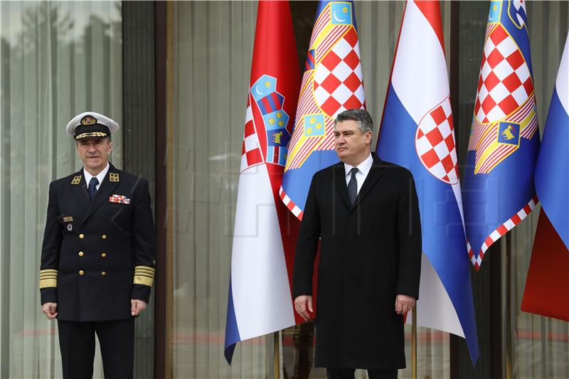 Milanović dodijelio odlikovanja, pohvale i nagrade Počasno-zaštitnoj bojni