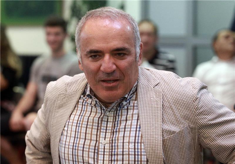 Kasparov poziva na izbacivanje Rusije s financijskih tržišta