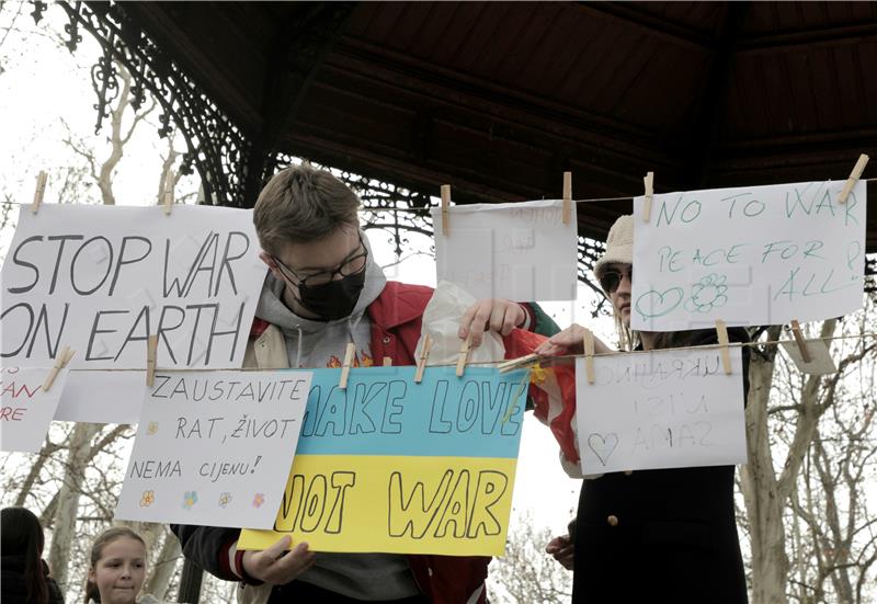 Hundreds in Zagreb rally to send messages of peace, support to Ukraine