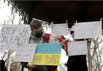 Hundreds in Zagreb rally to send messages of peace, support to Ukraine