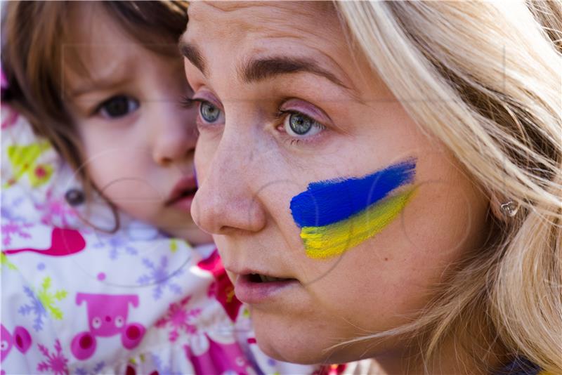 Croatian reporters take 5 Ukrainian children in their van en route to Poland