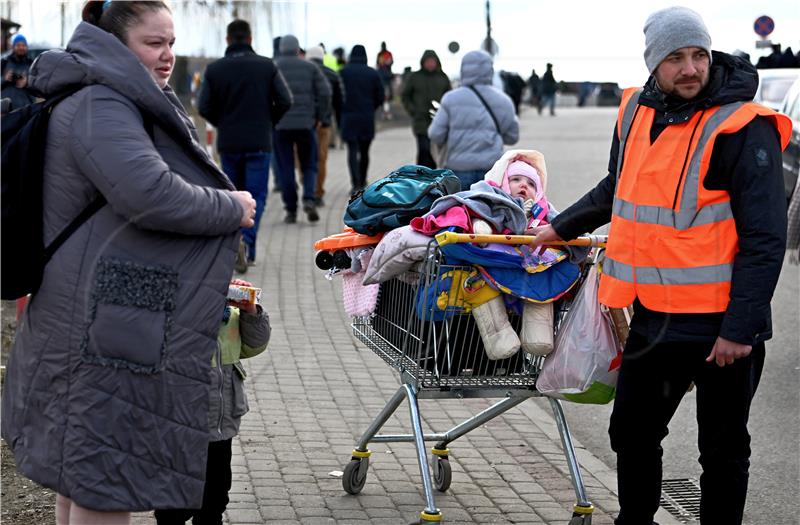 U Poljsku iz Ukrajine stiglo gotovo 327 000 ljudi