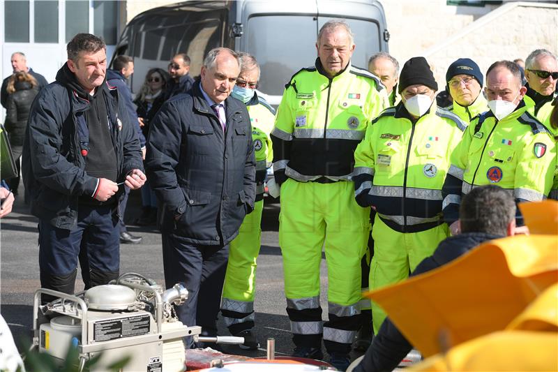 U Kaštel Gomilici predstavljena vrijedna oprema za sprječavanje onečišćenja mora