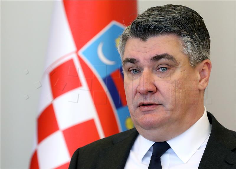 Croatian president calls on Bosnia Serb leader to cease boycott of state institutions