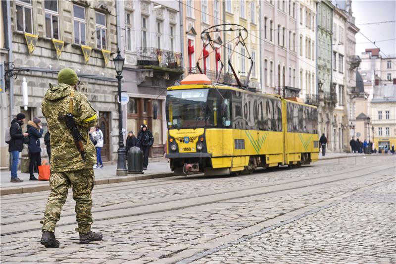 Ukrajinski vojnik u centru Lavova