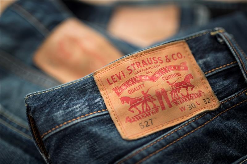 I Levi Strauss obustavlja poslovanje u Rusiji