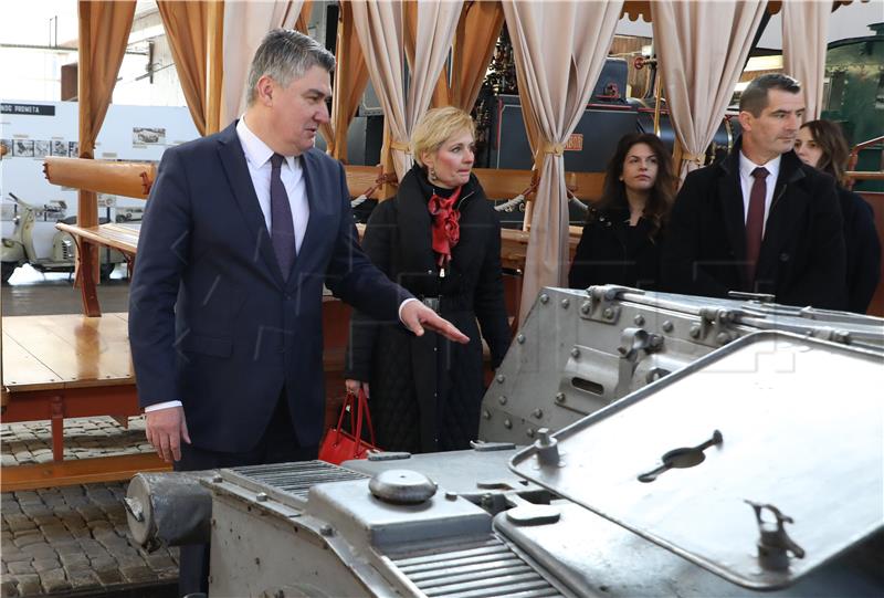 Milanović visits Technical Museum exhibition about women