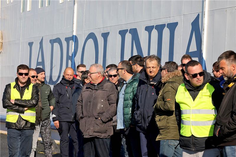 Jadrolinija seafarers protest in Zadar