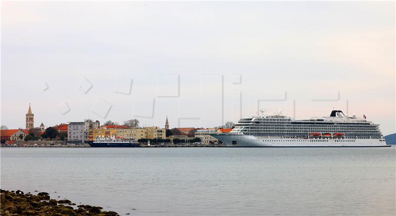  U Zadar stigao kruzer Viking star