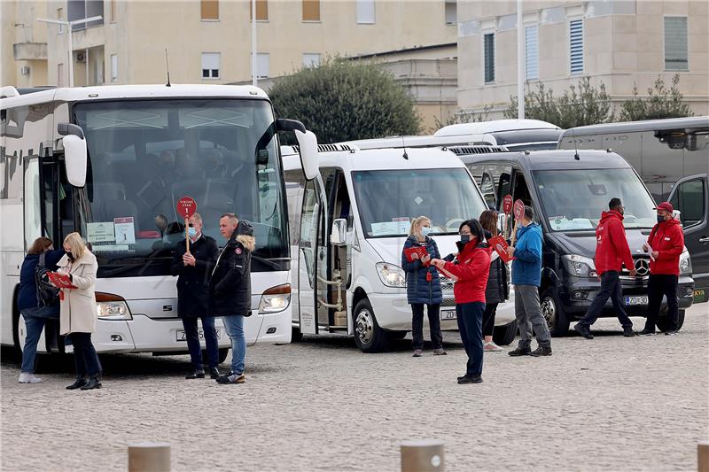  U Zadar stigao kruzer Viking star