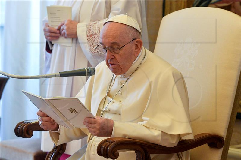 Papa odlučio da svaki kršteni laik, uključujući žene, može biti na čelu odjela kurije