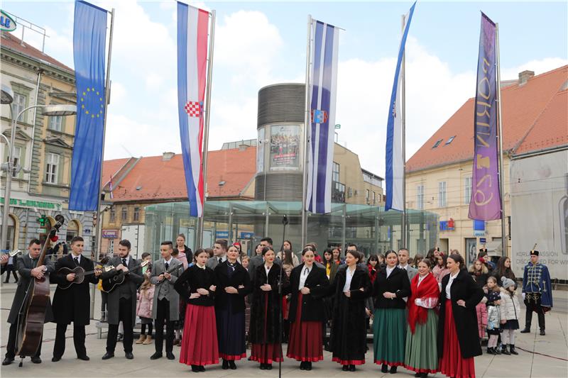 Podizanje "Porinove" zastave označilo početak "Tjedna Porina" u Osijeku