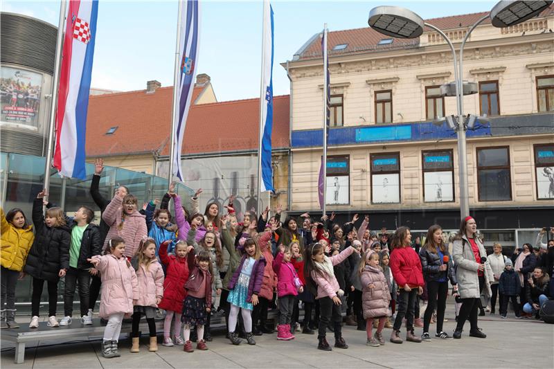 Podizanje "Porinove" zastave označilo početak "Tjedna Porina" u Osijeku