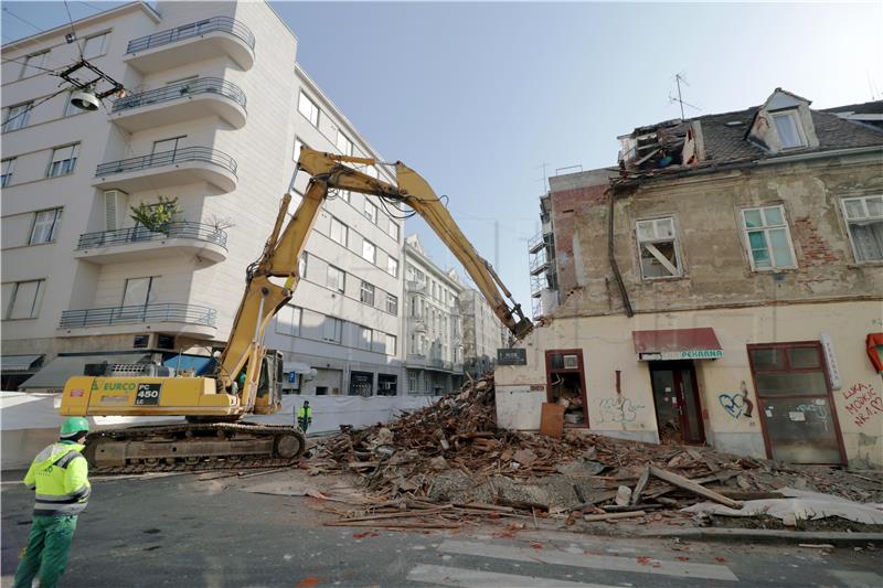 Nastavljeno rušenje zgrade oštećene u potresu u Petrinjskoj ulici