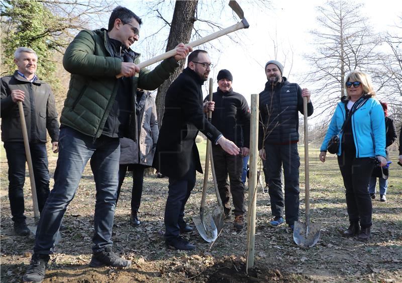 Povodom Dana šuma u parku Maksimir zasađeno 12 stabala