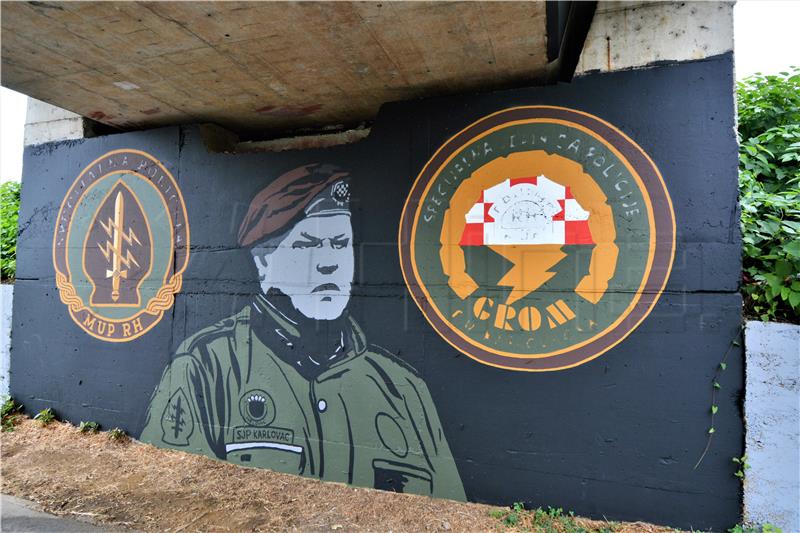 Veterans defy rail company's request to remove mural dedicated to defender