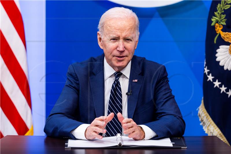 Biden kaže da Putin razmišlja o korištenju kemijskog oružja u Ukrajini