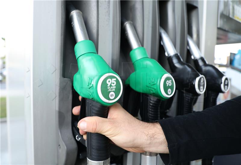  Fuel prices drop by more than HRK 1 per litre