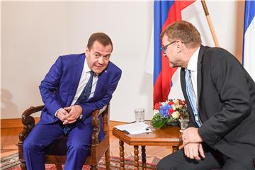 Medvedev: Zapadne sankcije će konsolidirati rusko društvo