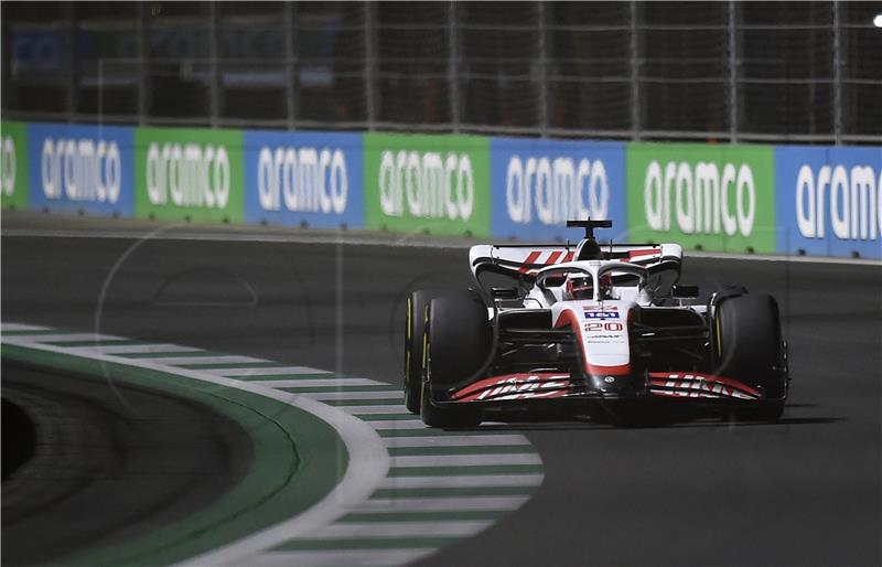 F1: Nakon noćnog sastanka odlučeno, utrka ide dalje