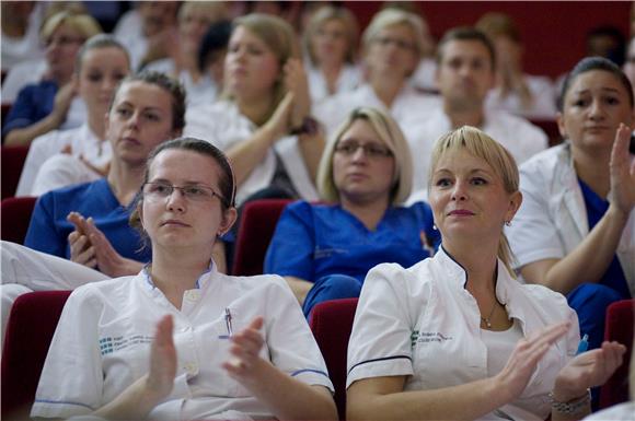 Ukrainian physicians, nurses haven't applied for licences