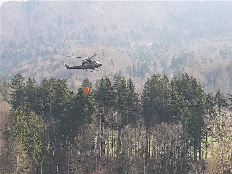 Velik šumski požar u Sloveniji kod Preddvora, gore i vikendice